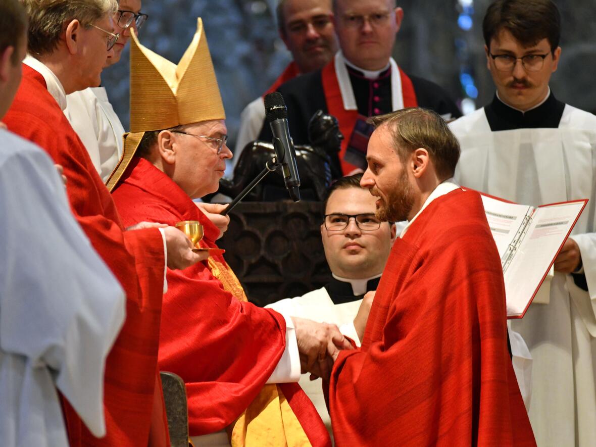 Priesterweihe im Augsburger Dom 2025 (Foto Nicolas Schnall pba) 22