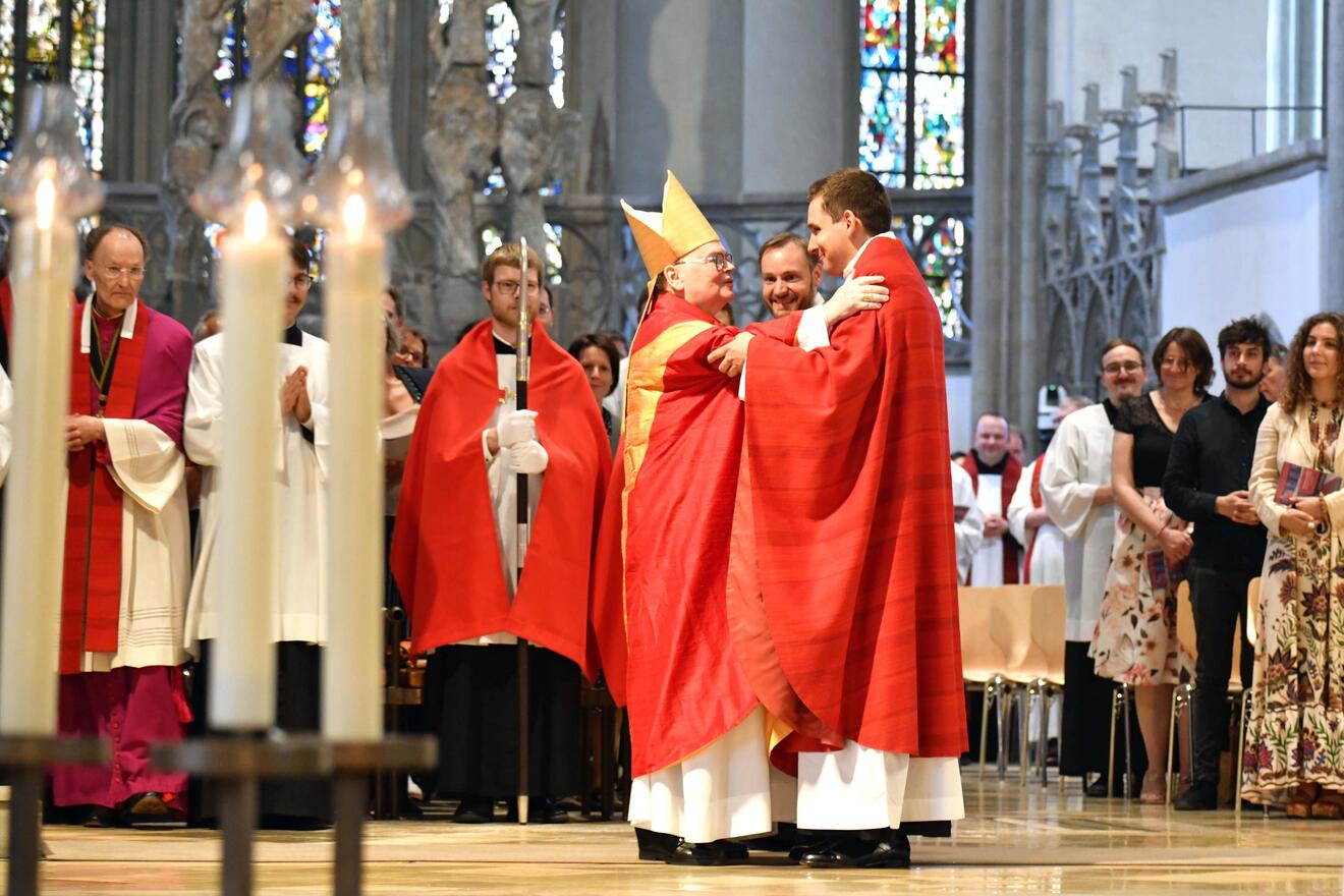 Priesterweihe im Augsburger Dom 2025 (Foto Nicolas Schnall pba) 24