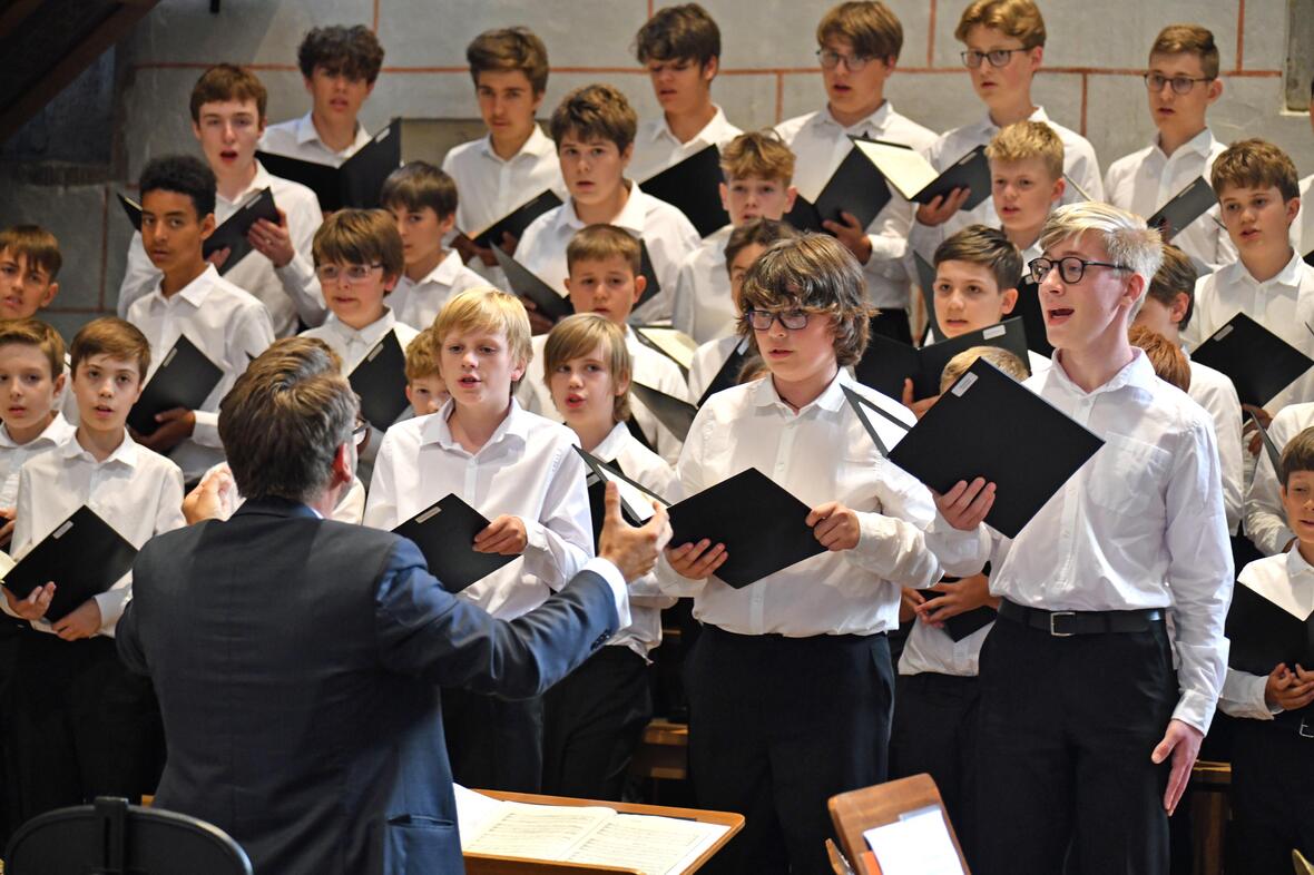 Priesterweihe im Augsburger Dom 2025 (Foto Nicolas Schnall pba) 26