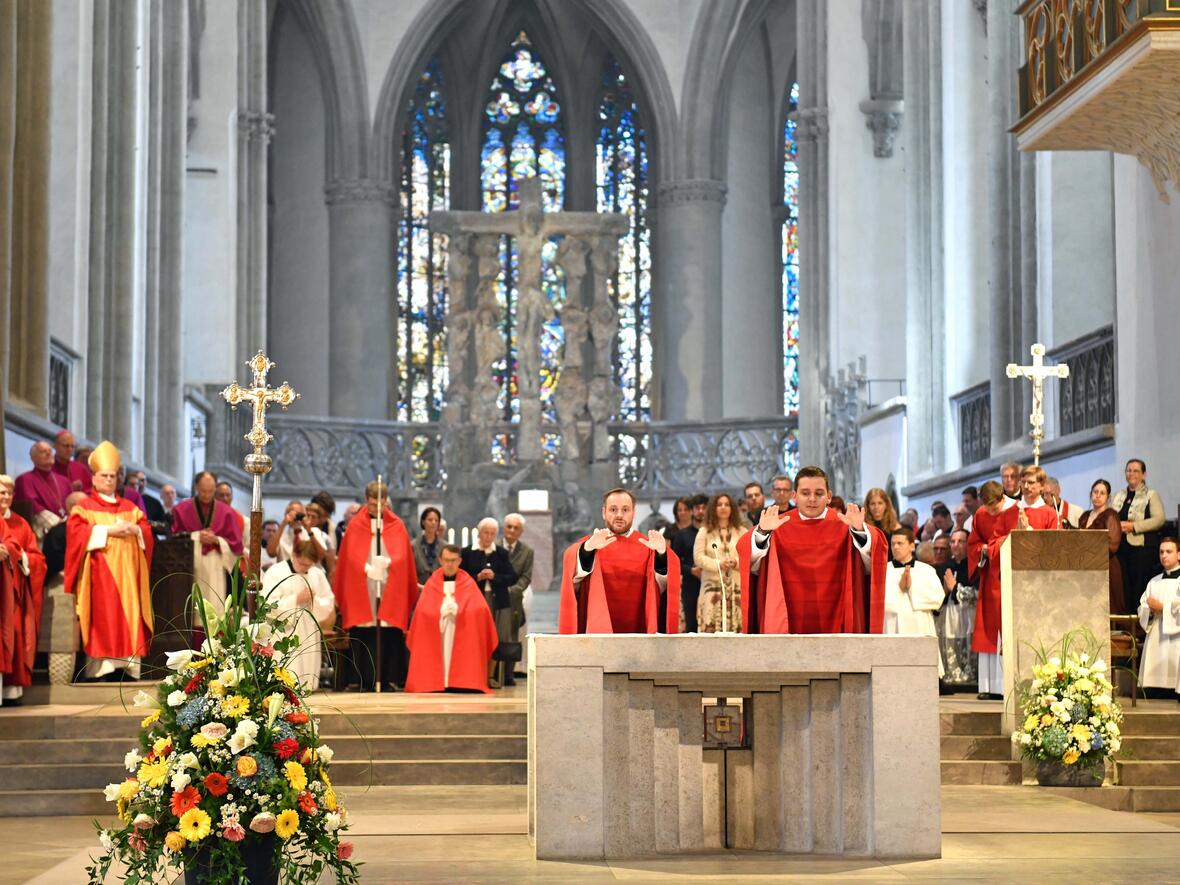 Priesterweihe im Augsburger Dom 2025 (Foto Nicolas Schnall pba) 27
