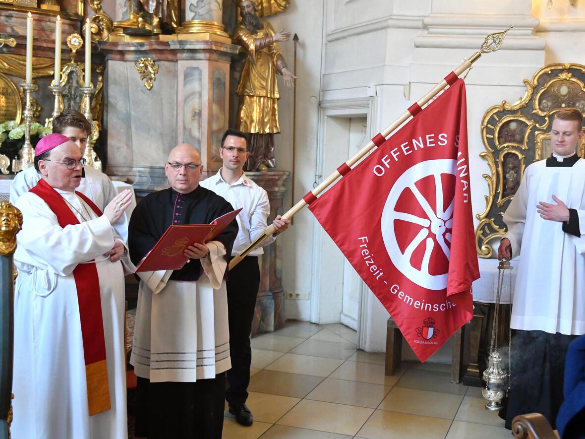 Priesterweihe im Augsburger Dom 2025 (Foto Nicolas Schnall pba) 30
