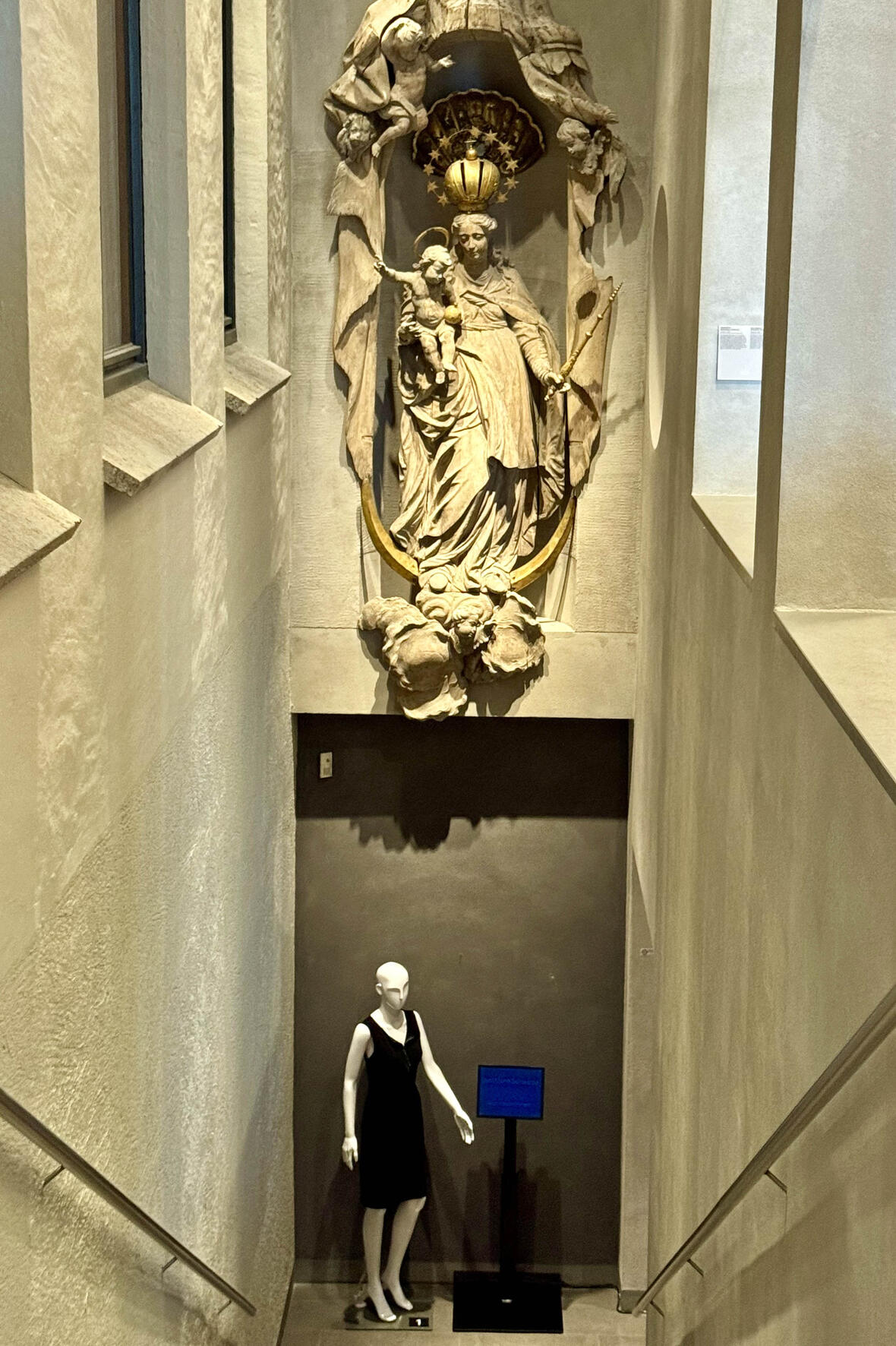 Diözesanmuseum_Sonderausstellung Schwarz sehen (Foto Nicolas Schnall pba) 2