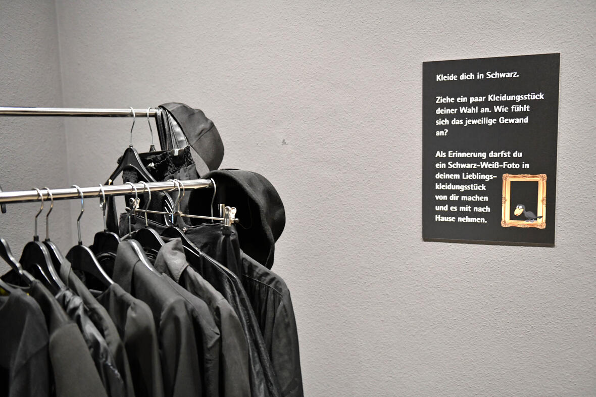 Diözesanmuseum_Sonderausstellung Schwarz sehen (Foto Nicolas Schnall pba) 3