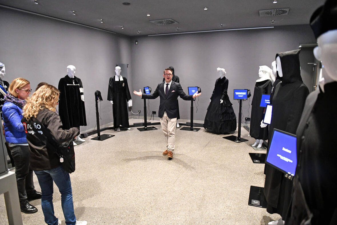 Diözesanmuseum_Sonderausstellung Schwarz sehen (Foto Nicolas Schnall pba) 4