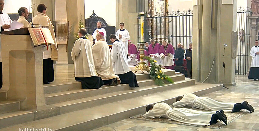 Boxbild Diakonenweihe