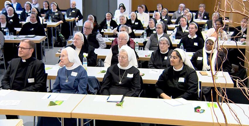 ordensvertreter-beschaeftigen-sich-mit-populismus3674024