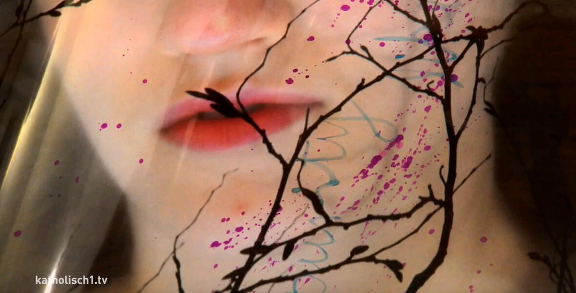 staerke-des-weiblichen_wanderausstellung-beruehrt-in-st-thaddaeus3687064