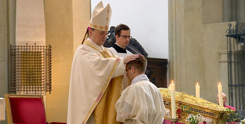 Boxbild Diakonenweihe