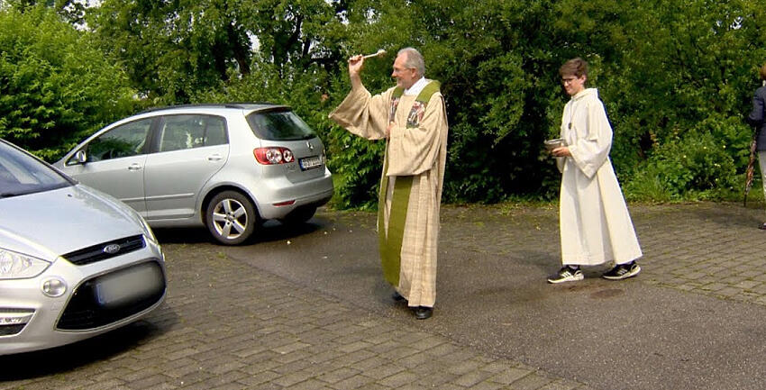 Boxbild_Fahrzeugsegnung