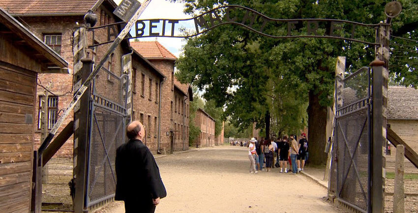 Bischof Bertram besucht Auschwitz