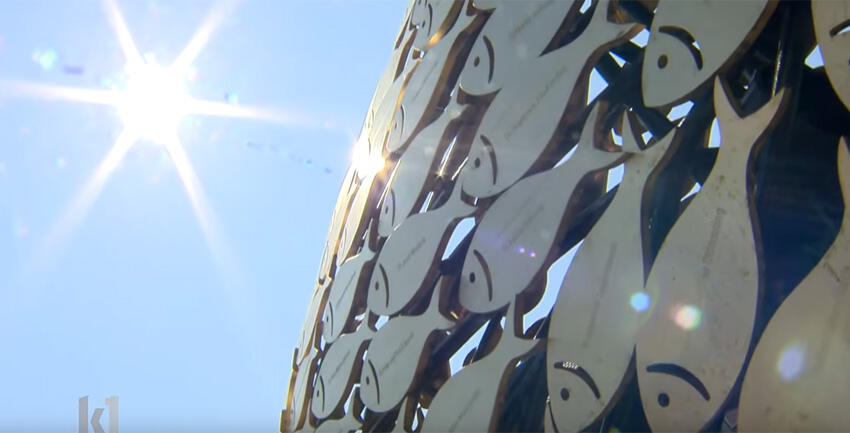 Fischskulptur am Domvorplatz (katholisch1.tv)