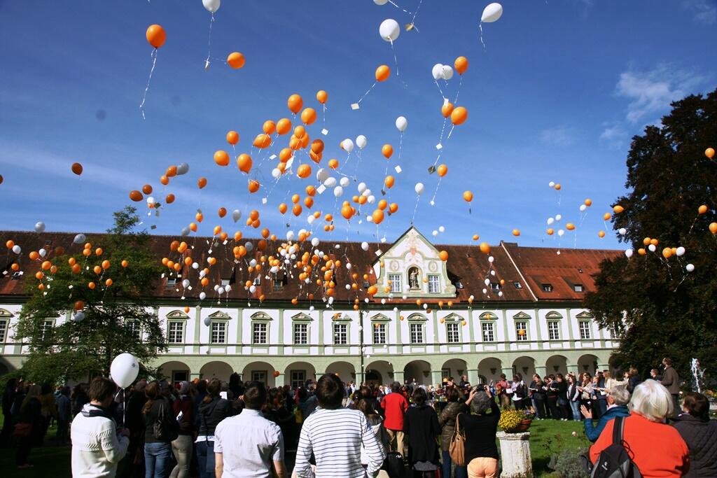 Auf der Sonnenseite: Gelungene Eröffnung des neuen Studiengangs. (Foto: KSFH)