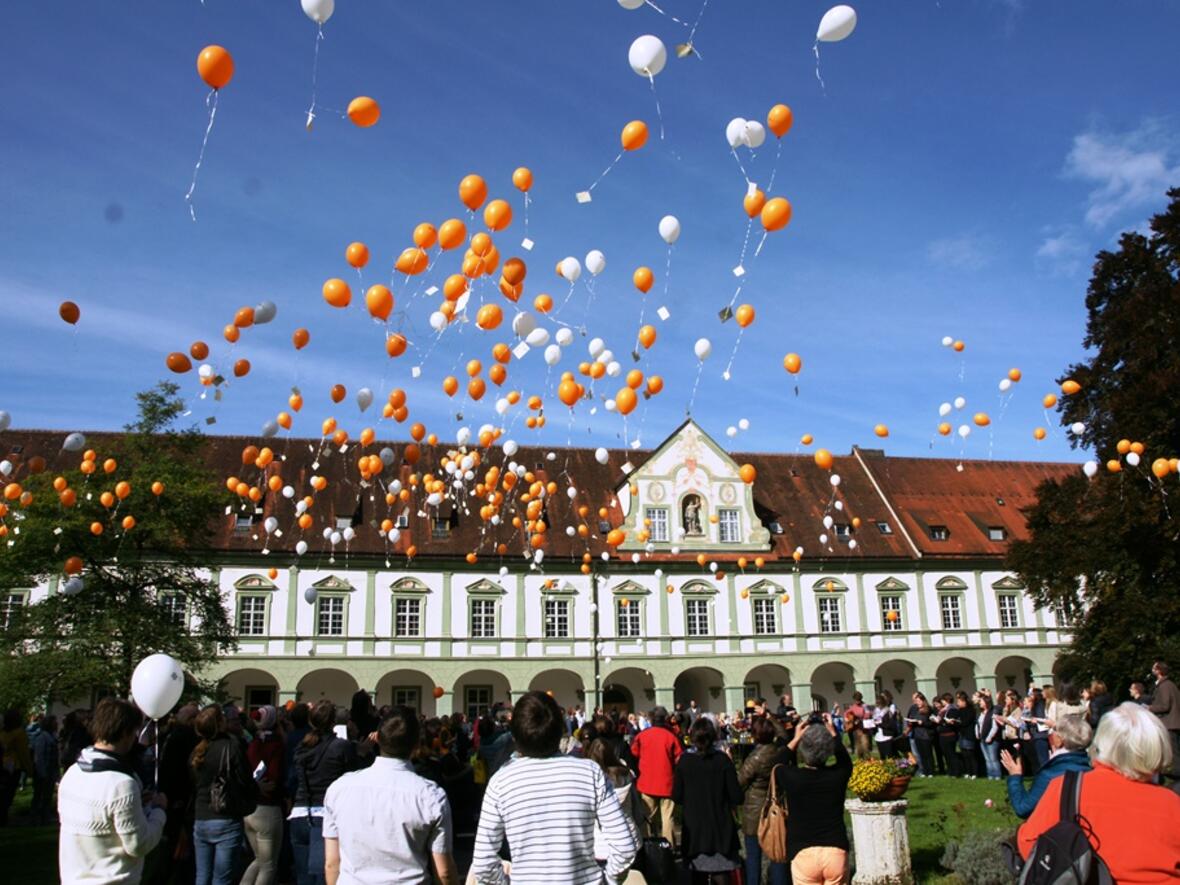 Auf der Sonnenseite: Gelungene Eröffnung des neuen Studiengangs. (Foto: KSFH)
