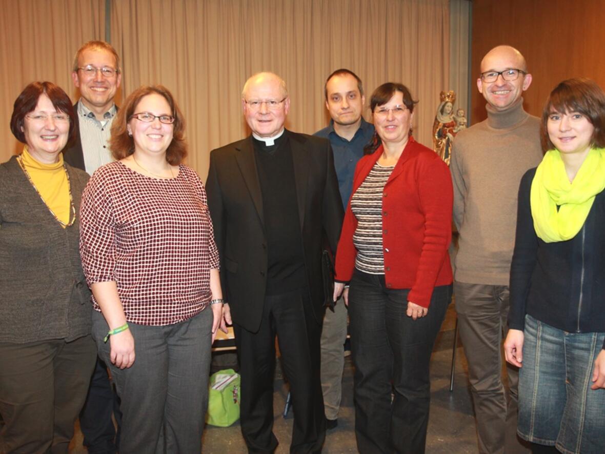Bischof Konrad gemeinsam mit dem Vorstand der Berufsgruppe der Pastoralreferentinnen und Pastoralreferenten. (Foto: Annette Zoepf)