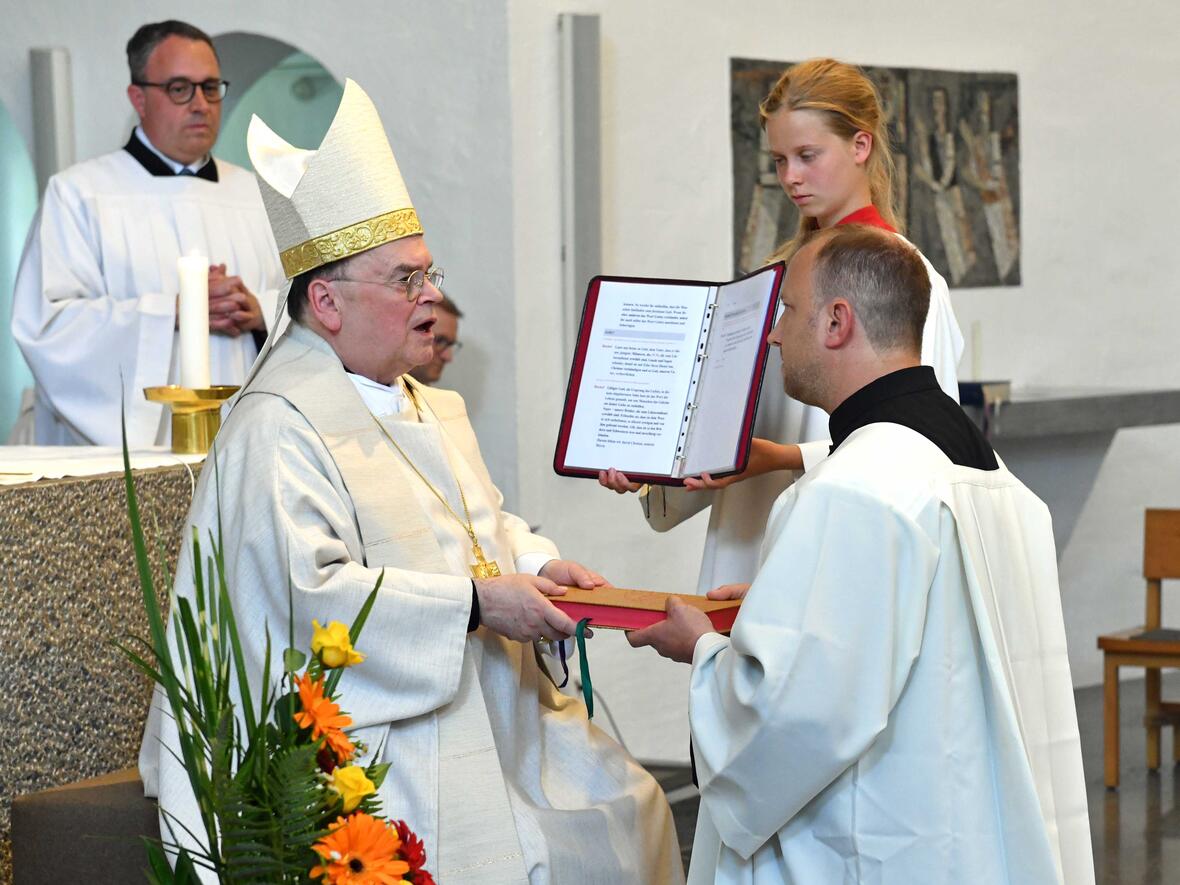 Übertragung des Lektorendienstes (Fotos: Nicolas Schnall / pba) 