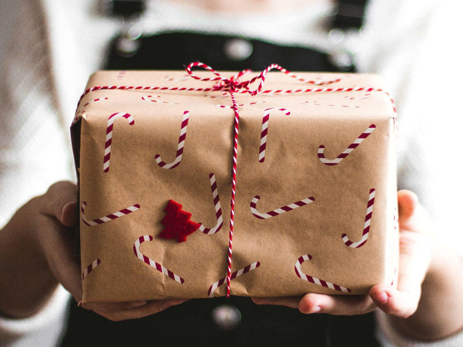 Geschenke diesmal anders: selbstgemacht oder nachhaltig. (Foto:Kira auf der Heide/Unplash)
