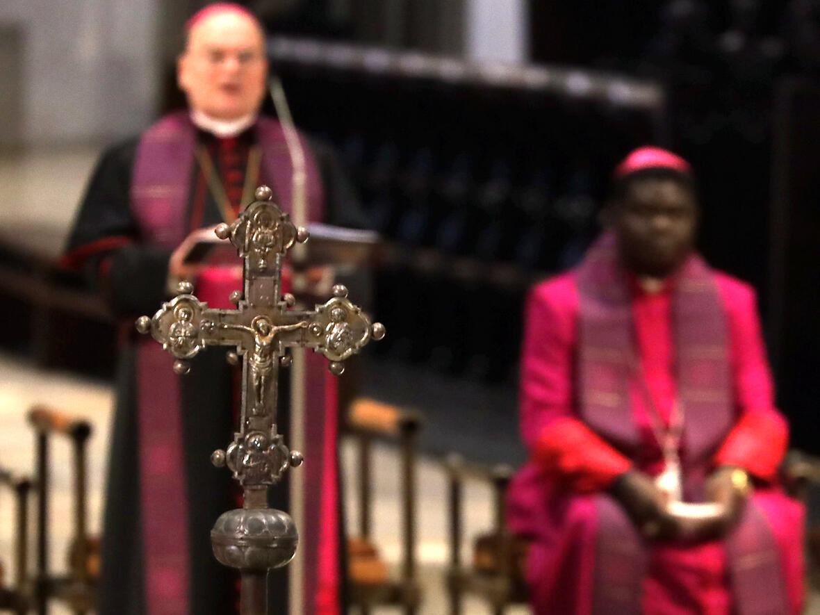 Am Gebets- und Solidaritätstag für verfolgte Christen wurde im Hohen Dom auch der Kreuzweg gebetet (Fotos: Annette Zoepf / pba)