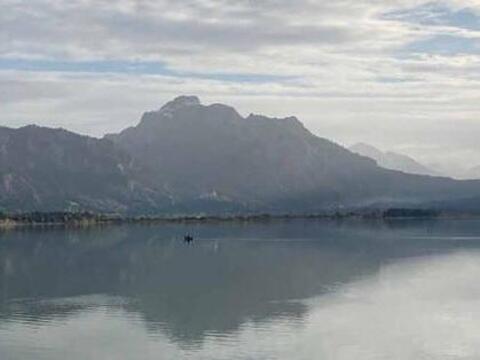 Der Forggensee bei Füssen (Foto: Karl-Georg Michel)