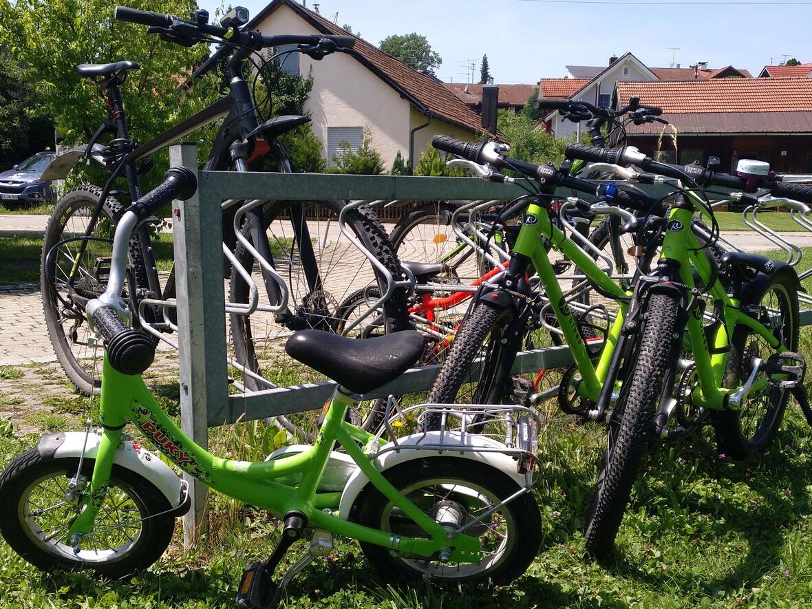 Kinder und Eltern stiegen auf Räder um oder liefen zu Fuß zur Kita. (Foto: Kita St. Josef Penzberg)