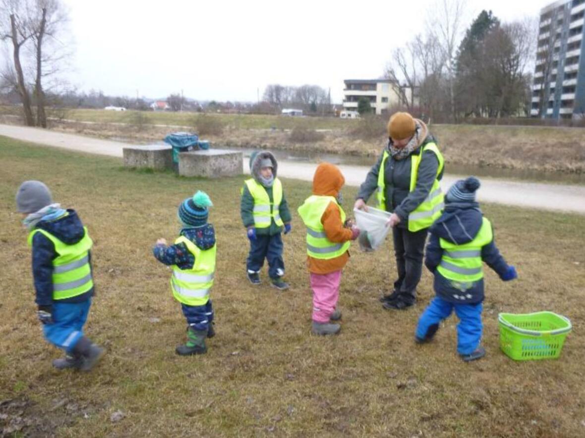 Müll wurde an der Wertach gesammelt. (Foto: Kita Herz Jesu)