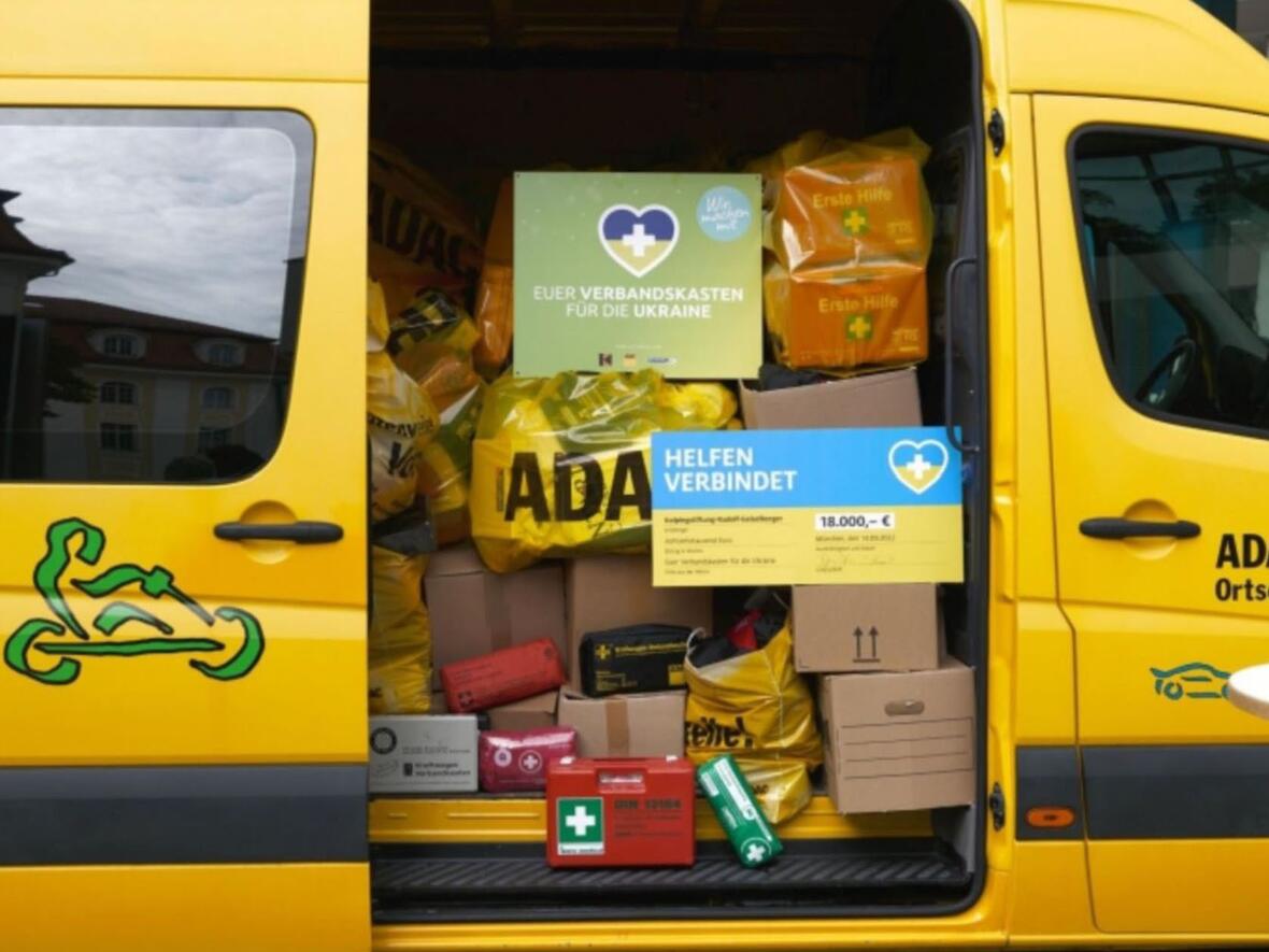 170 Helfer sortierten und packten 33.000 Verbandskästen für die Ukraine. (Foto: Kolpingwerk/ Bezirksverband Augsburg)