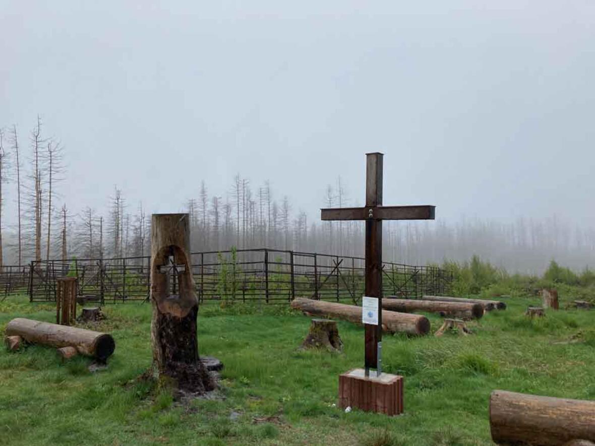 Dieses Kreuz auf der Montabaurer Höhe ist ein Symbol christlicher Zukunftshoffnung. (Symbolfoto: Karl-Georg Michel)