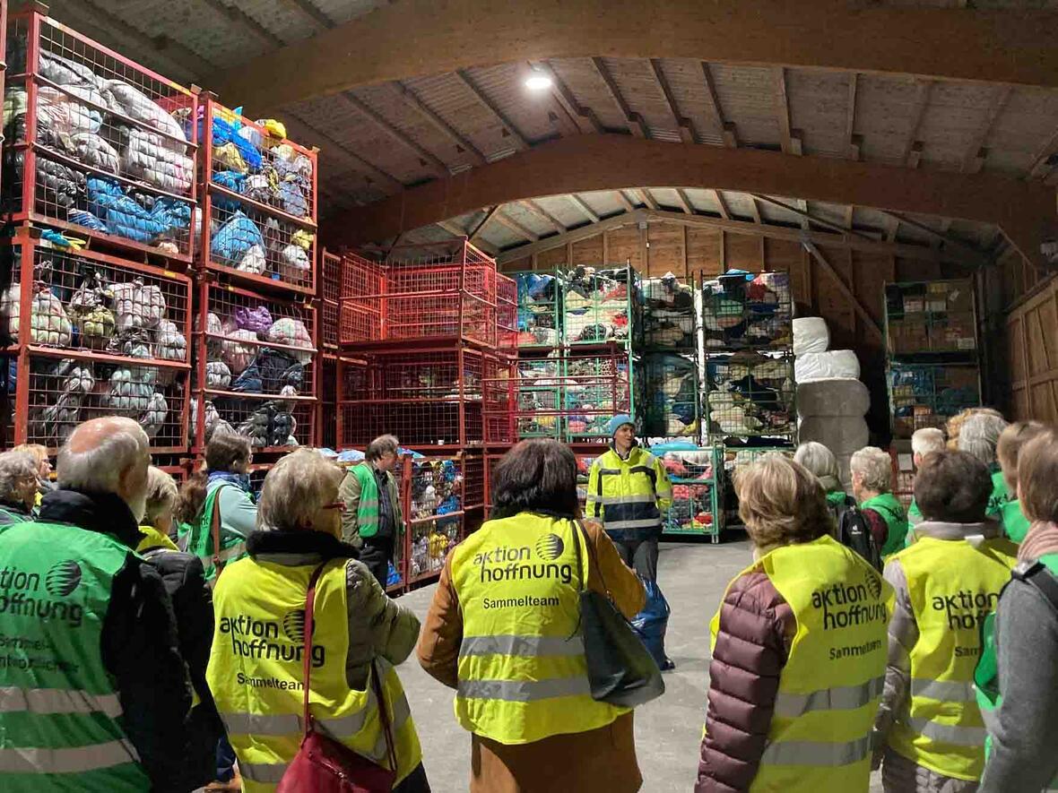 Mehrere Tonnen Textilien werden in Etttringen täglich sortiert (Foto: Karl-Georg Michel)