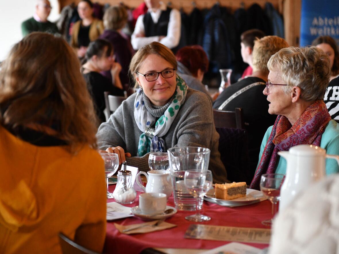 Bei der Verleihung blieb auch viel Zeit sich gegenseitig auszutauschen und sich neue Anregungen einzuholen. (Foto: Maria Rösch / pba)