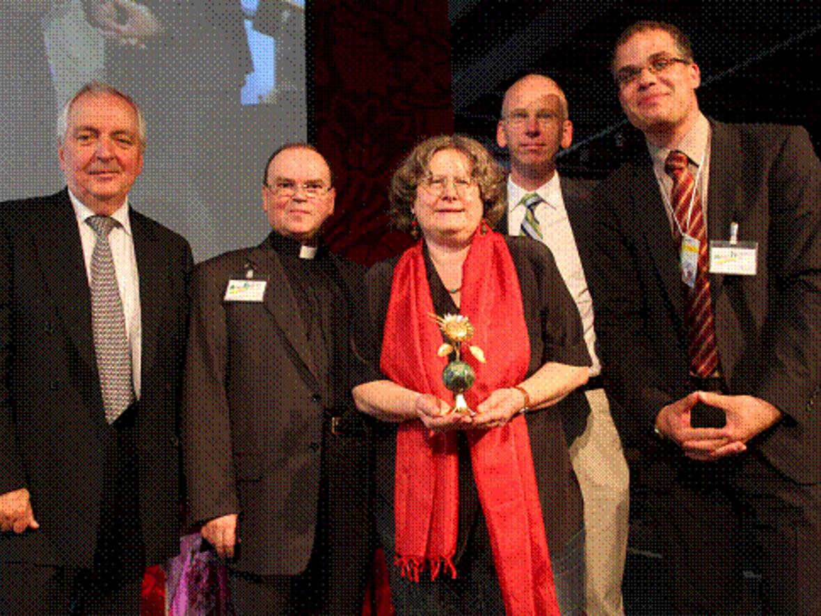 UNO-Untergeneralsekretär und Bundesumweltminister a. D. Professor Dr. Klaus Töpfer, Domkapitular Prälat Dr. Bertram Meier, aktion-hoffnung-Preisträgerin Dr. Elisabeth Kreuz, AZ-Chefredakteur Dr. Markus Günther und Gregor Uhl (v.l.).