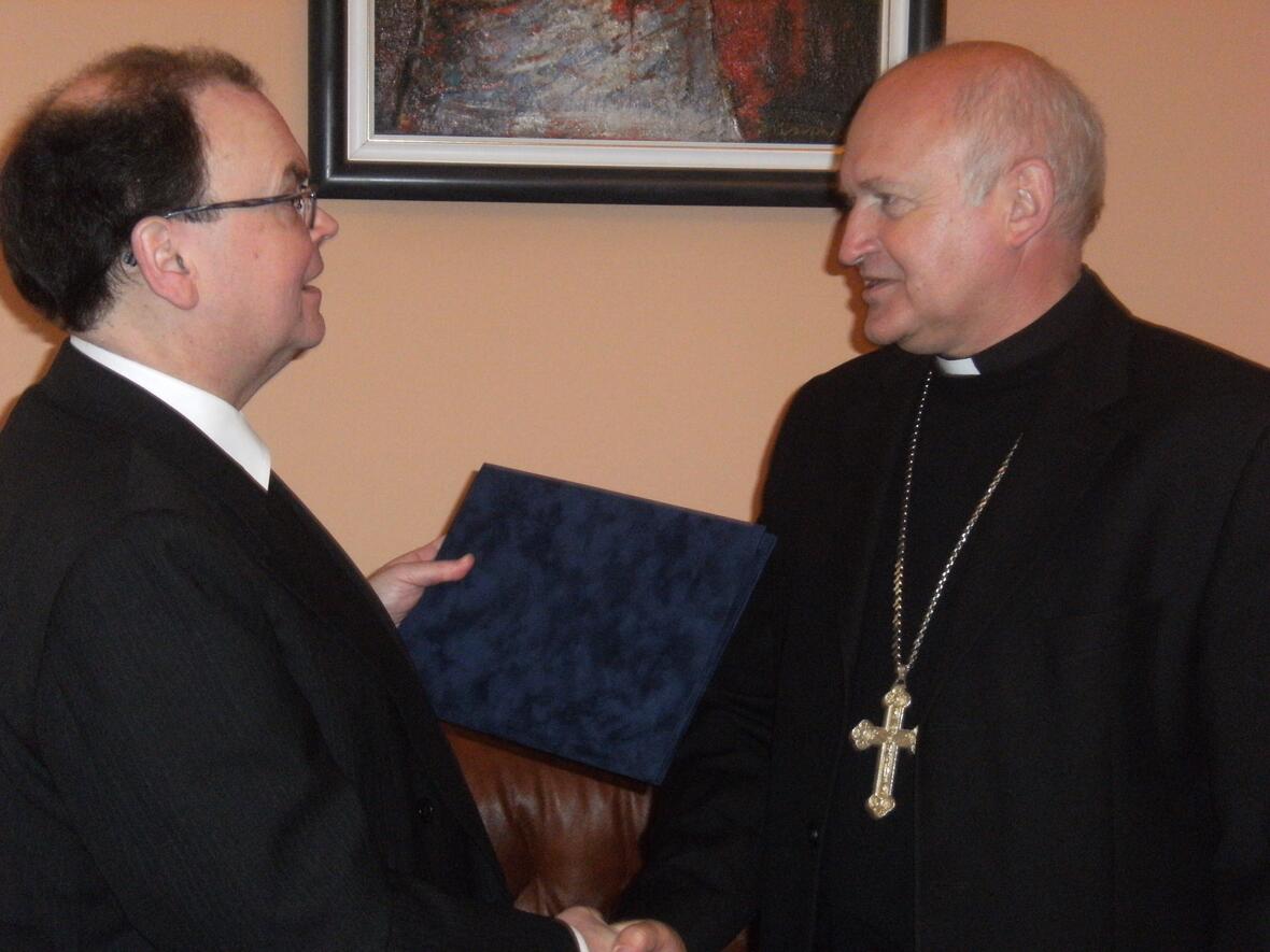 menschlicher-hoffnungsschimmer-und-bruederliche-sorge713726