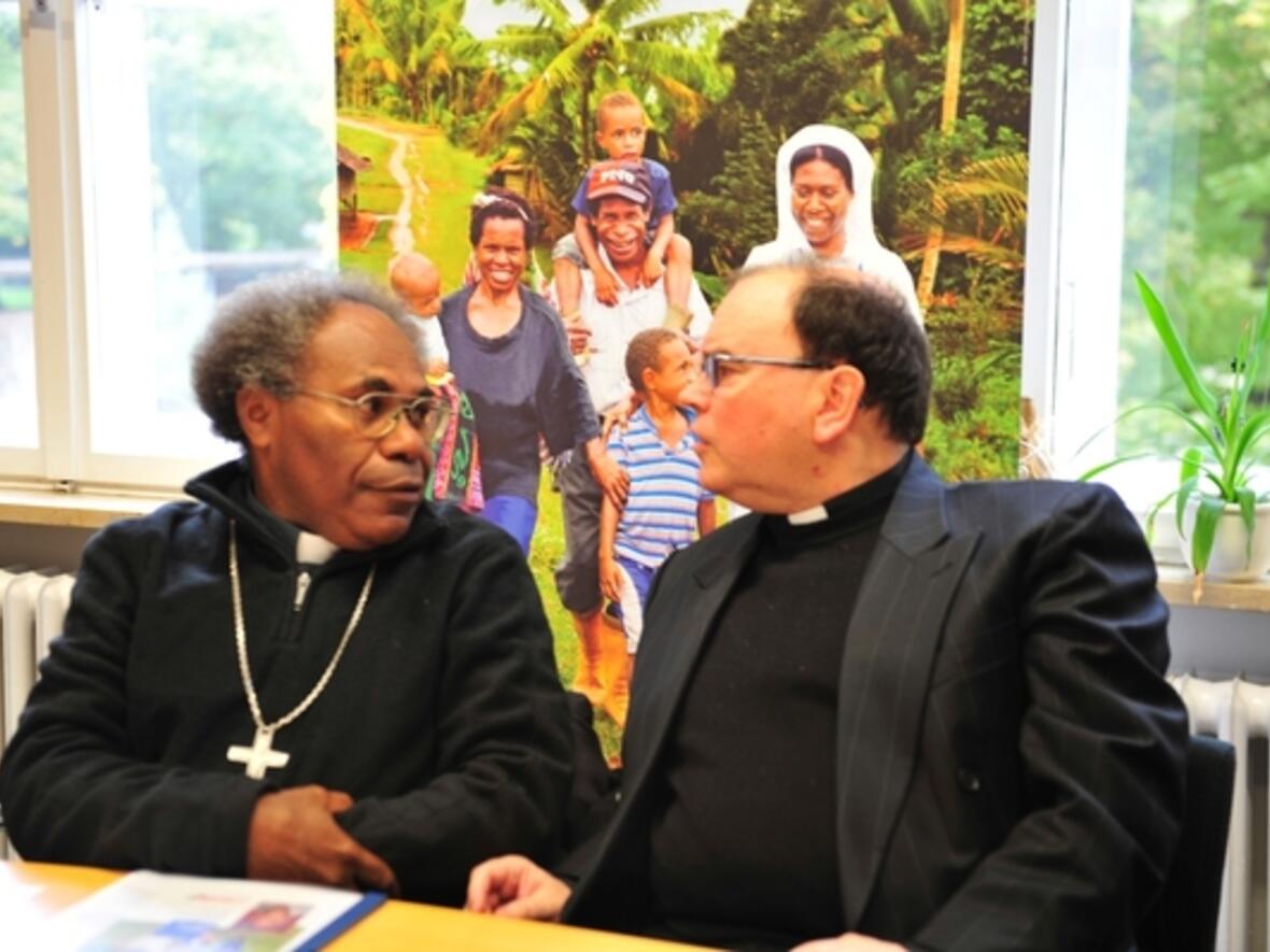 Bischof Rochus Tatamai und Prälat Dr. Bertram Meier, Foto: Pressestelle