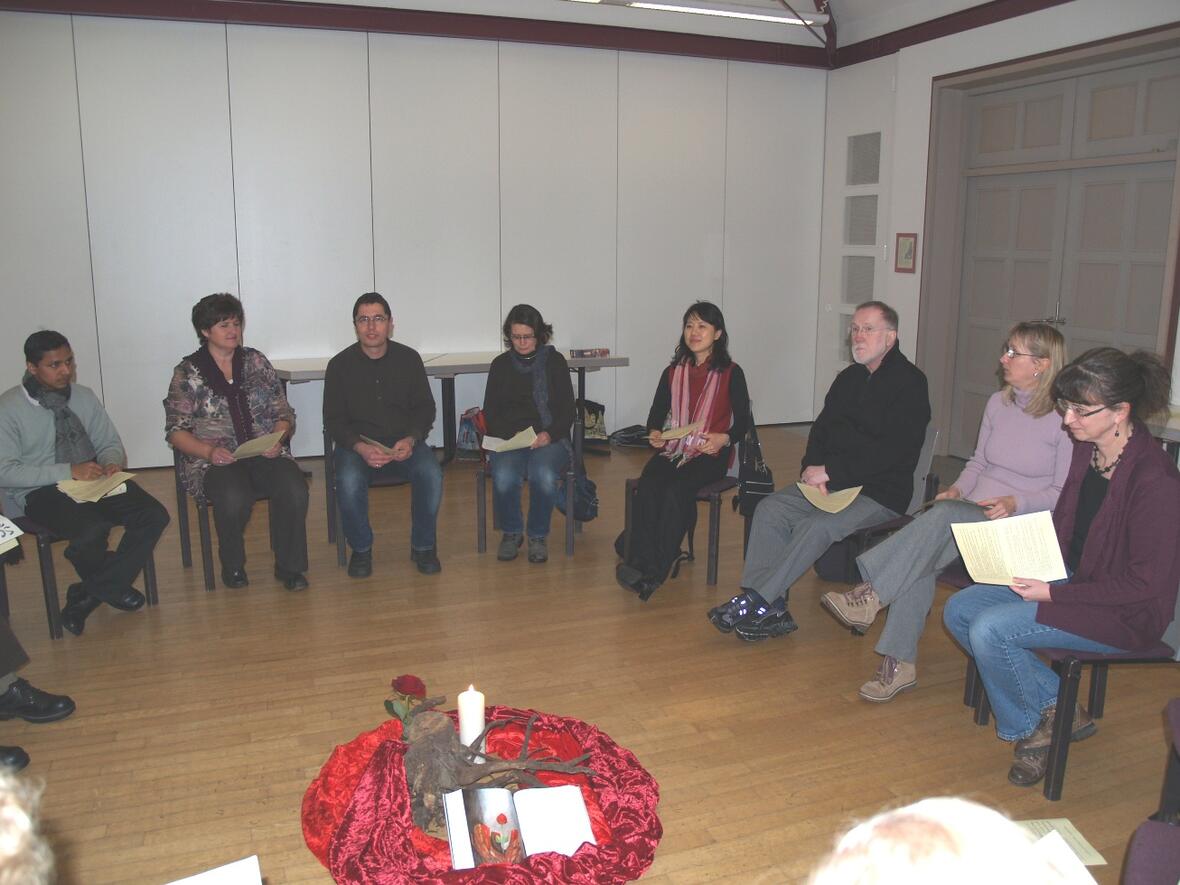 Aus Südkorea war Bibiana Joo-hyun Ro (4. von rechts) zum Basistreffens von Kleinen Christlichen Gemeinschaften (KCG) nach Königsbrunn gekommen.