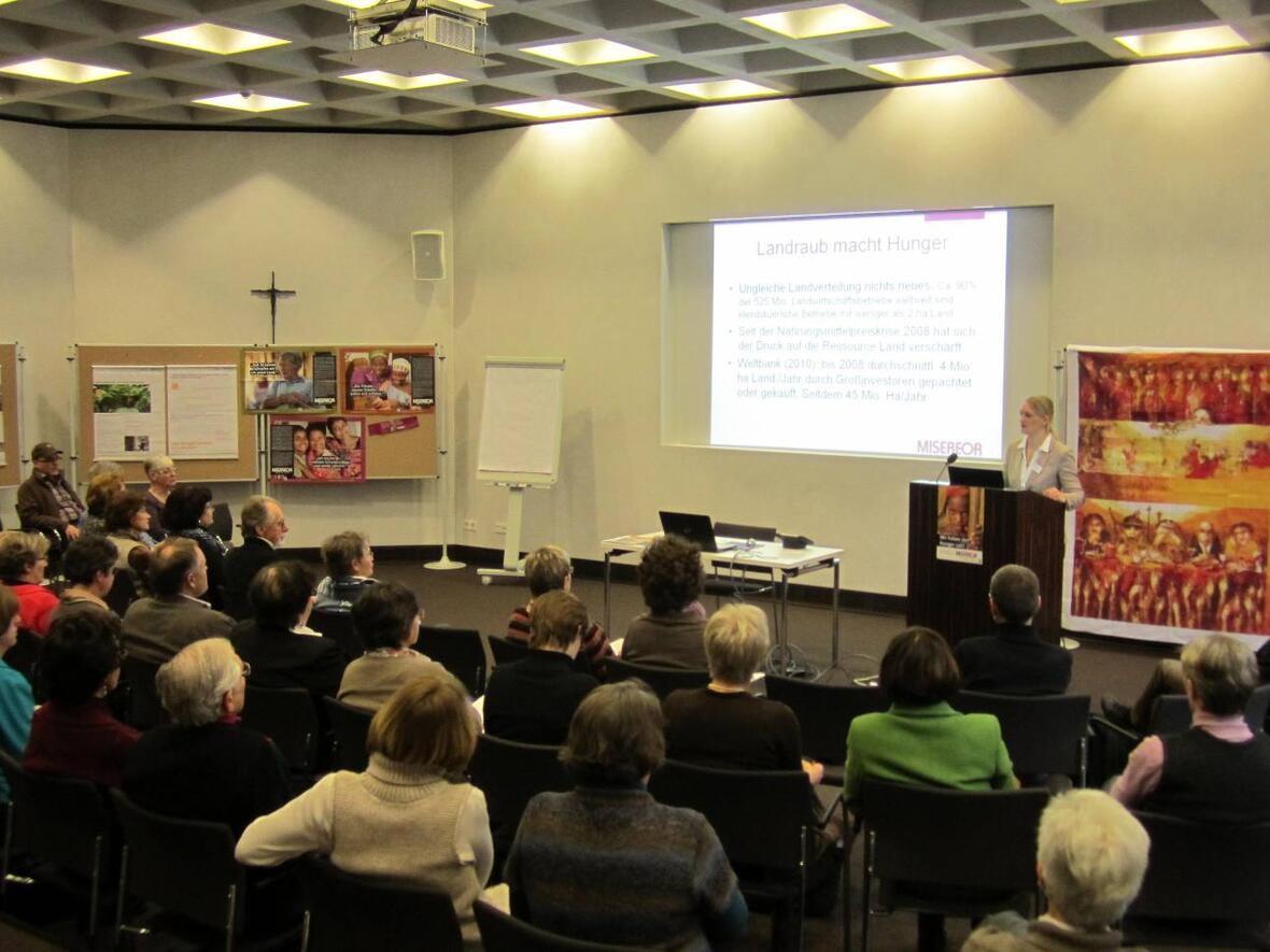 Diana Krämer berichtet über die Hintergründe für Hunger in der Welt