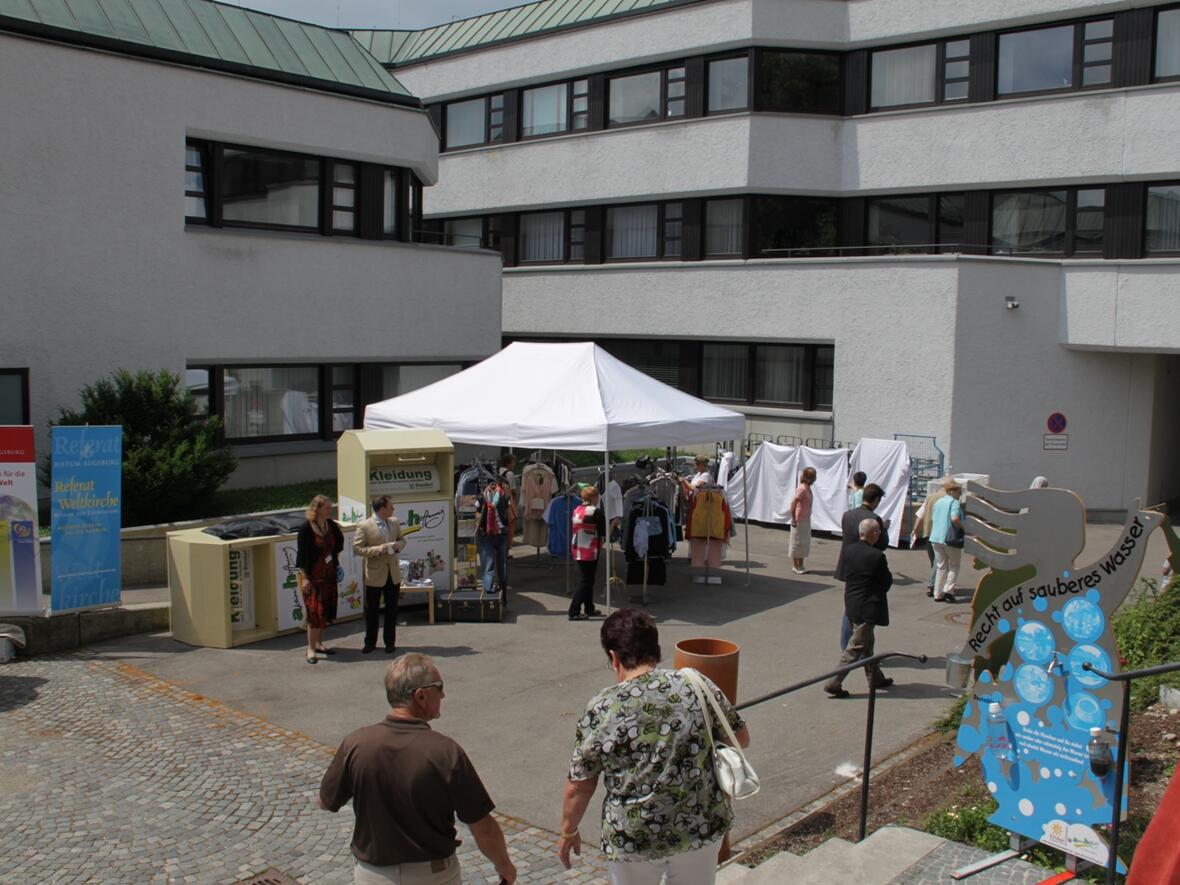 Ein bunter Markt der Möglichkeiten informierte über Eine-Welt-Aktionen