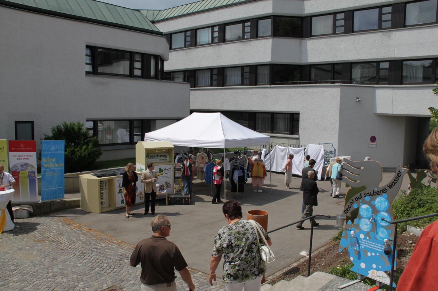 Ein bunter Markt der Möglichkeiten informierte über Eine-Welt-Aktionen