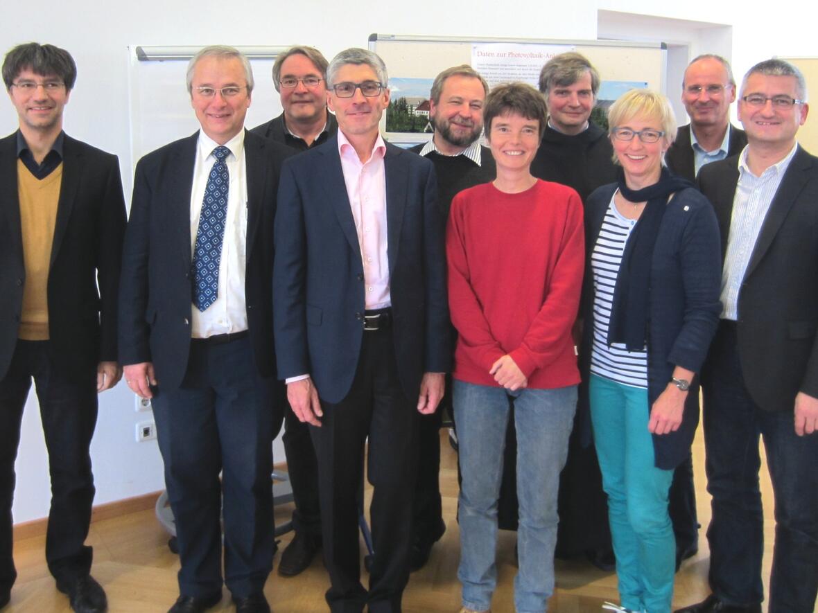 Der Arbeitskreis Schöpfung bewahren zusammen mit den beiden Hauptreferenten des Studientages. Von links: Dr. Thomas Wienhardt, Prof. Manfred Mauch, Christoph Wessel, Dr. Klaus Donaubauer, Pfr. Josef Kirchensteiner, Ursula Mai, Bruder Josef Götz OSB, Sabine Slawik, Andreas Hoffmann und Anton Stegmair