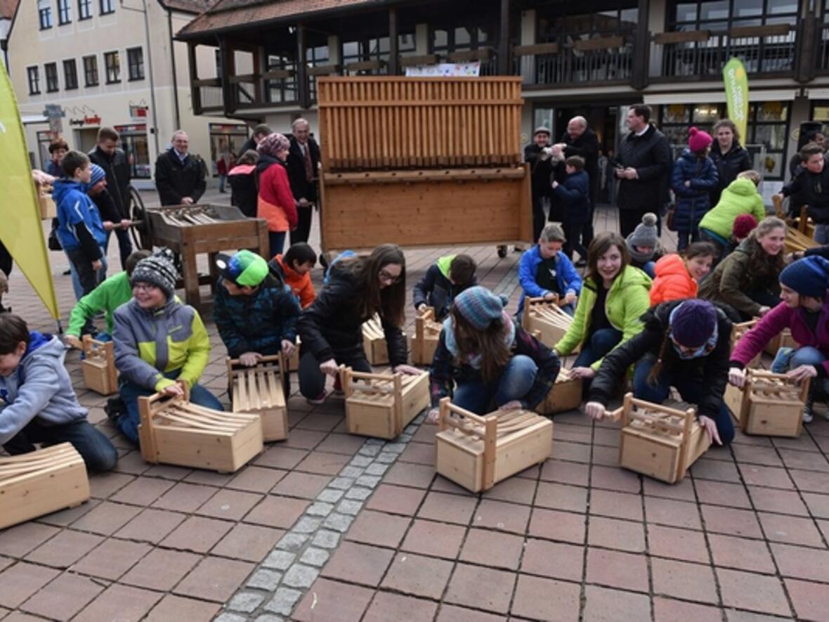 ministranten-lassen-es-krachen-dioezesane-raetschaktion-in-neuburg-an-der-donau-eroeffnet1668845