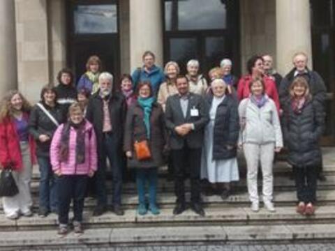 Die Seminargruppe vor der Tübinger Universität