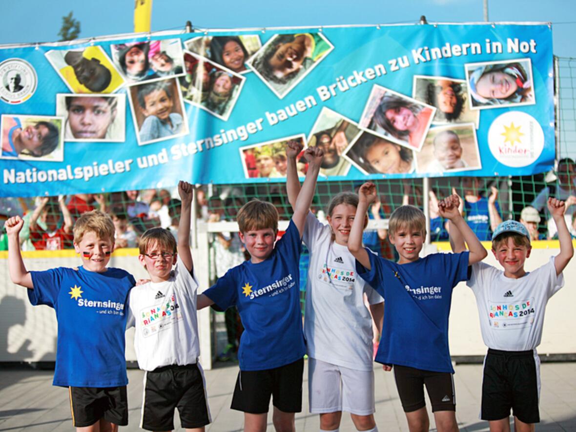 Beim ersten Sternsinger-Cup in Mainz im Sommer 2014 haben die Sternsinger erfolgreich unter Beweis gestellt, dass sie auch gute Fußballer sind. (Foto: Carsten Kobow / DFB)