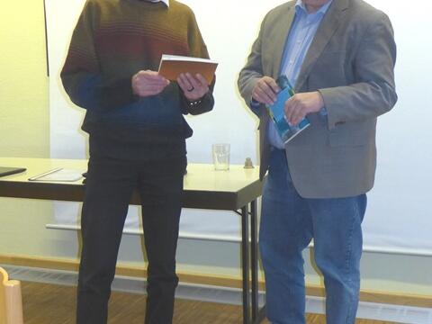 Prof. Dr. Emunds - ein profunder Kenner der Thematik. Pater Werner Nidetzky dankt ihm für die Auslegungen.