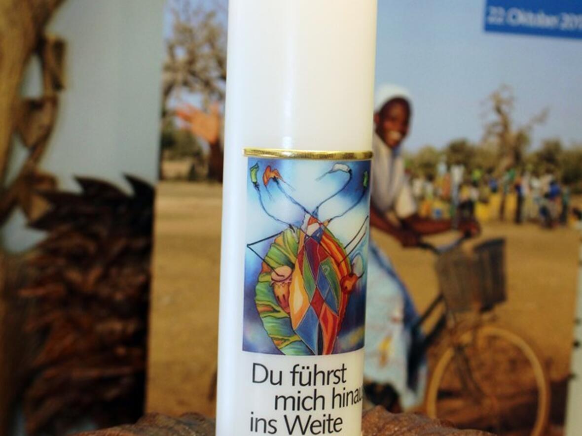 Die missio-Kerze wird von Neu-Ulm über mehrere Stationen nach Landsberg am Lech gebracht. (Foto: Missio München)