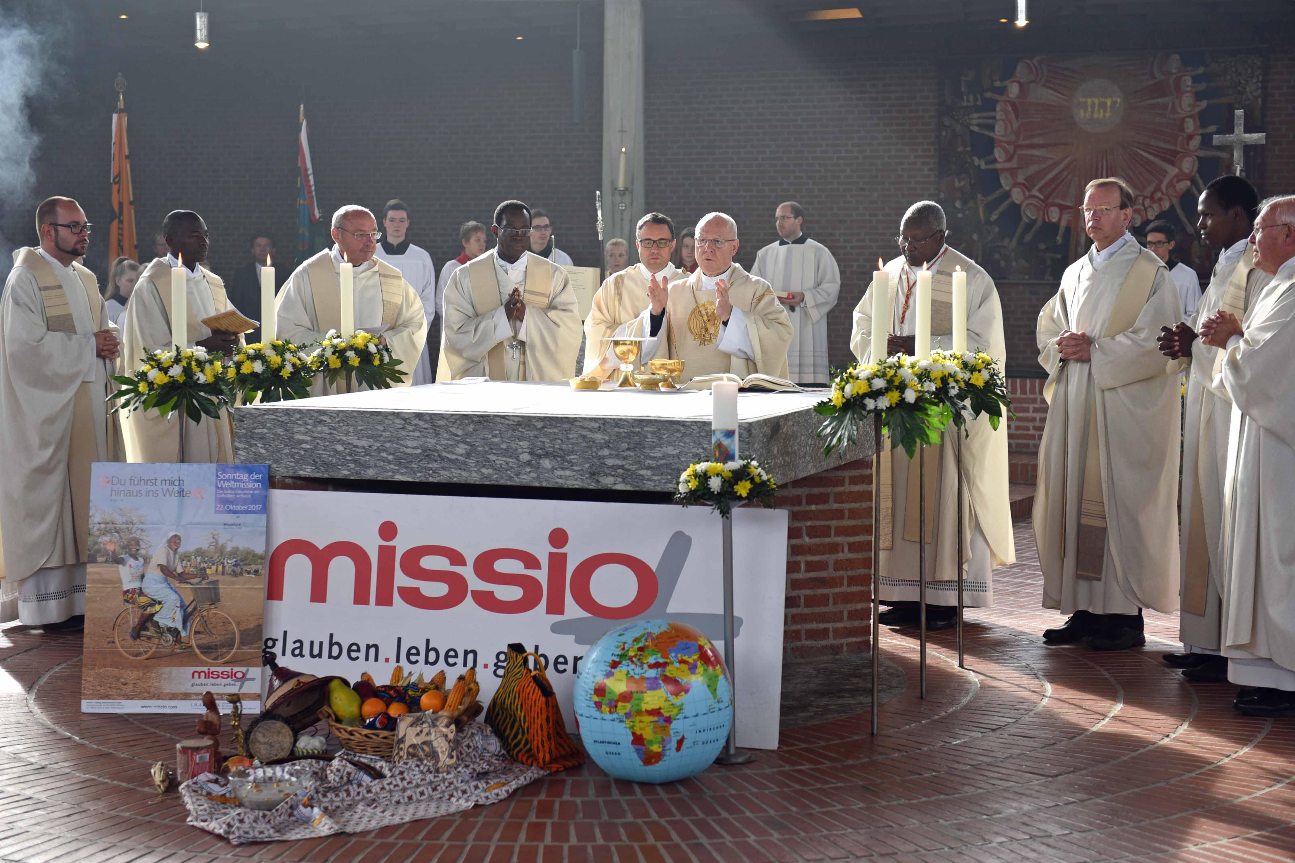 Weltmissionssonntag in Landsberg am Lech mit Bischof Konrad und Gästen aus Burkina Faso. (Foto: Nicolas Schnall / pba)