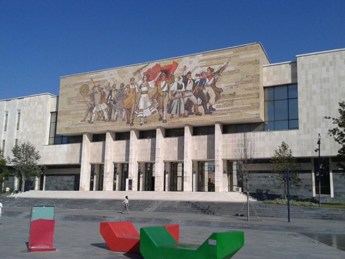 Tirana - Hauptplatz: Die Geschichte Albaniens
