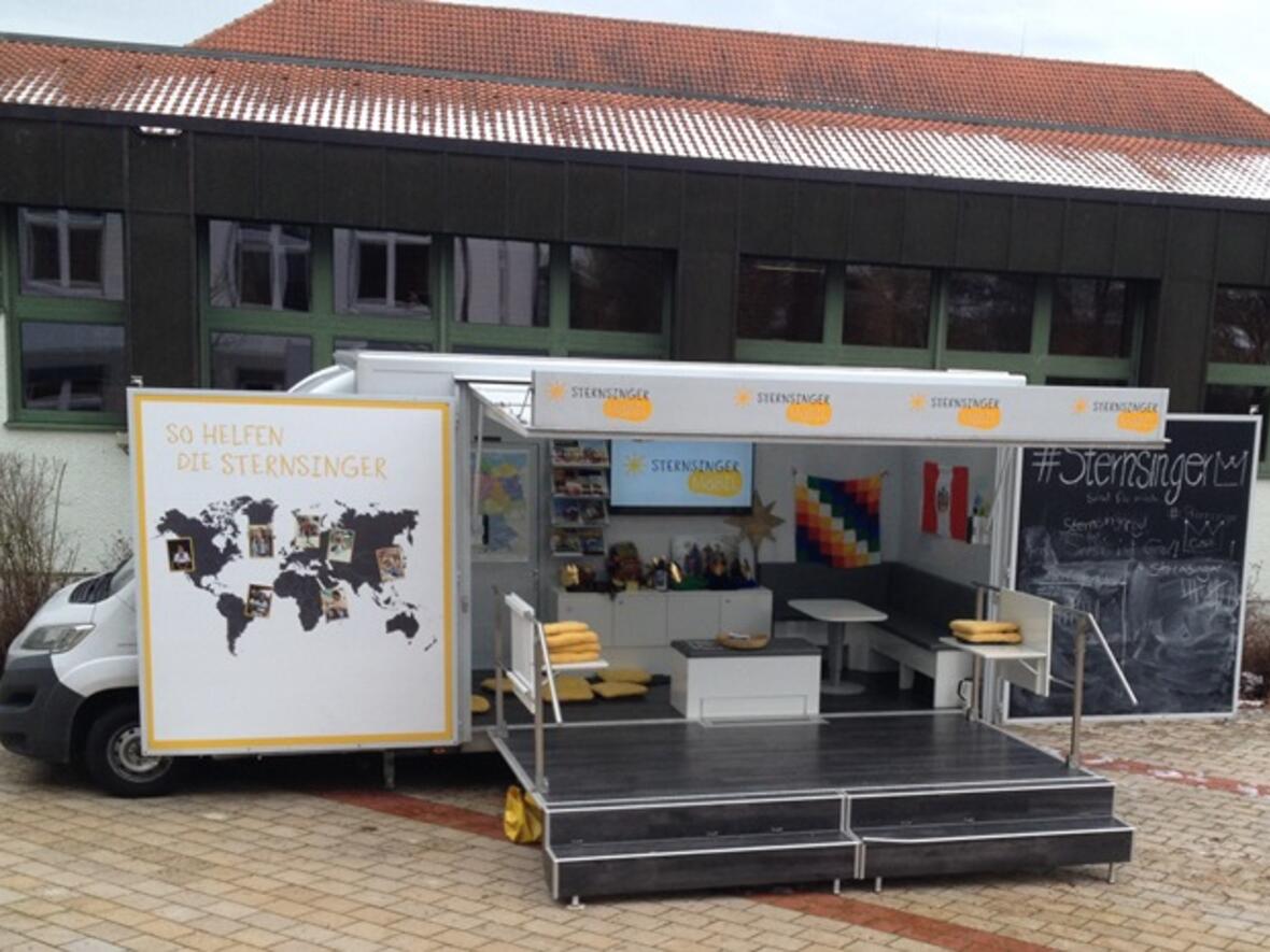Das Sternsingermobil des Kindermissionswerkes im Einsatz