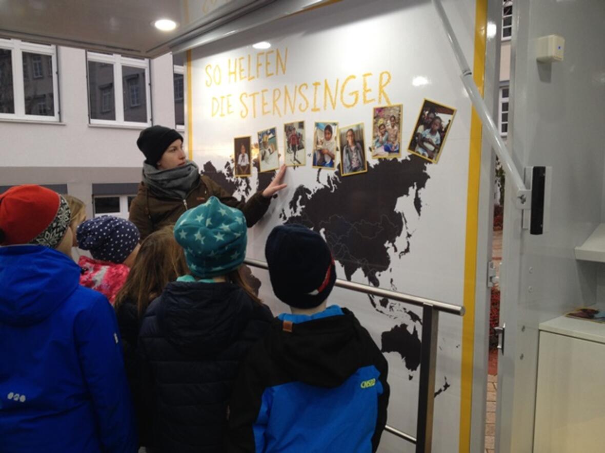 Viel Interessantes gibt es im Mobil zu erfahren - nicht nur für Sternsinger!