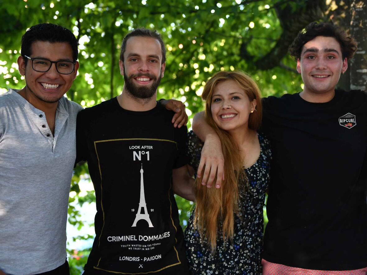 Im Freiwilligeneinsatz im Dominikus-Ringeisen-Werk in Ursberg: (v.l.n.r.) Joshua Chipana, Benjamín Carvajal, Paulina Candia und Fidel Donoso. (Foto: Julian Schmidt / pba)
