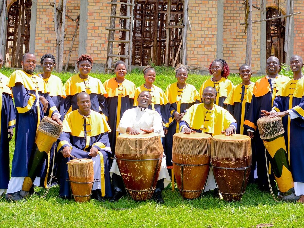 Chor der St. James Pfarrei aus Uganda