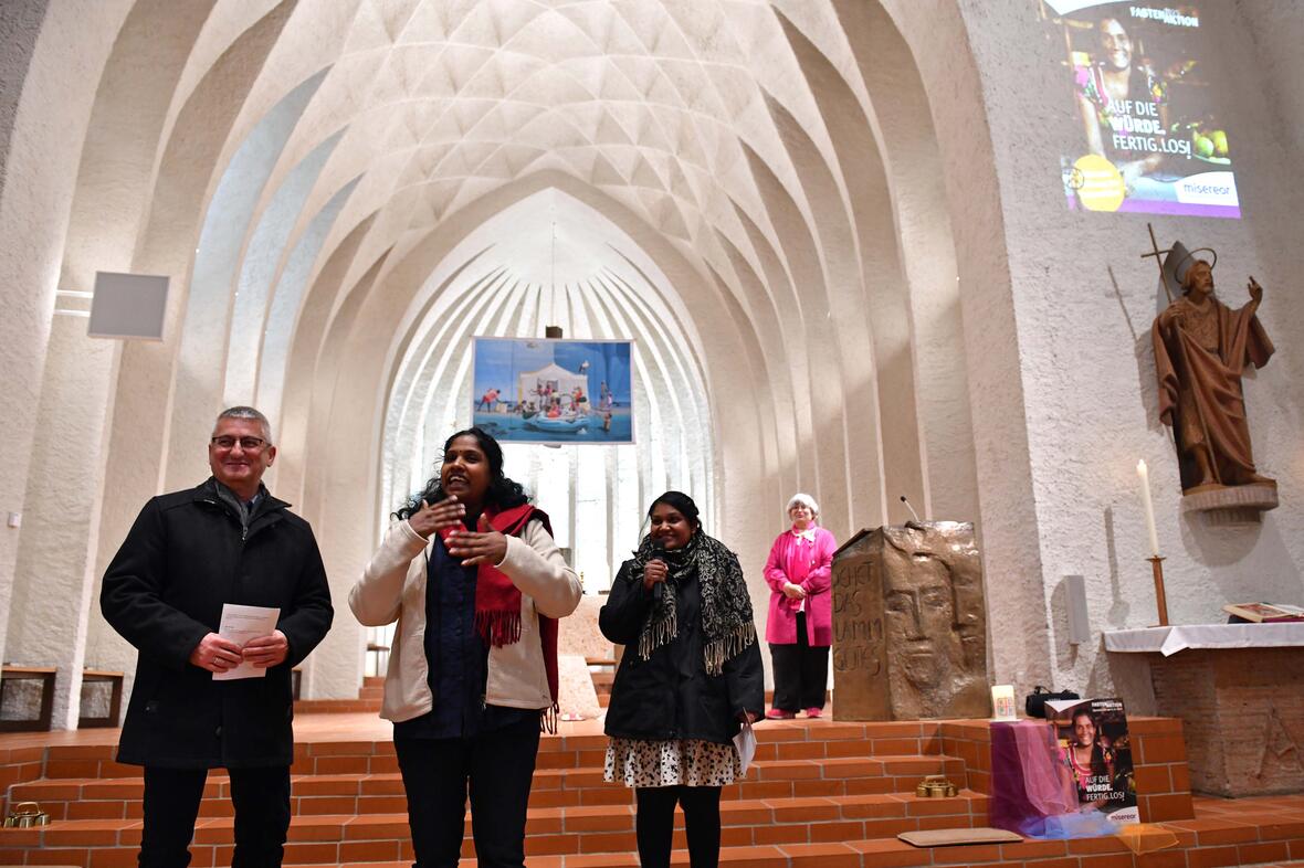 Misereor-Gast Vinayaga Devi Jayakanthan aus Sri Lanka sprach über die schicksalshafte Geschichte ihres eigenen Volkes der Hochlandtamilen und stellte ihre Projektarbeit bei der Partnerorganisation SEDEC Sri Lanka näher vor. (Fotos: Nicolas Schnall / pba)
