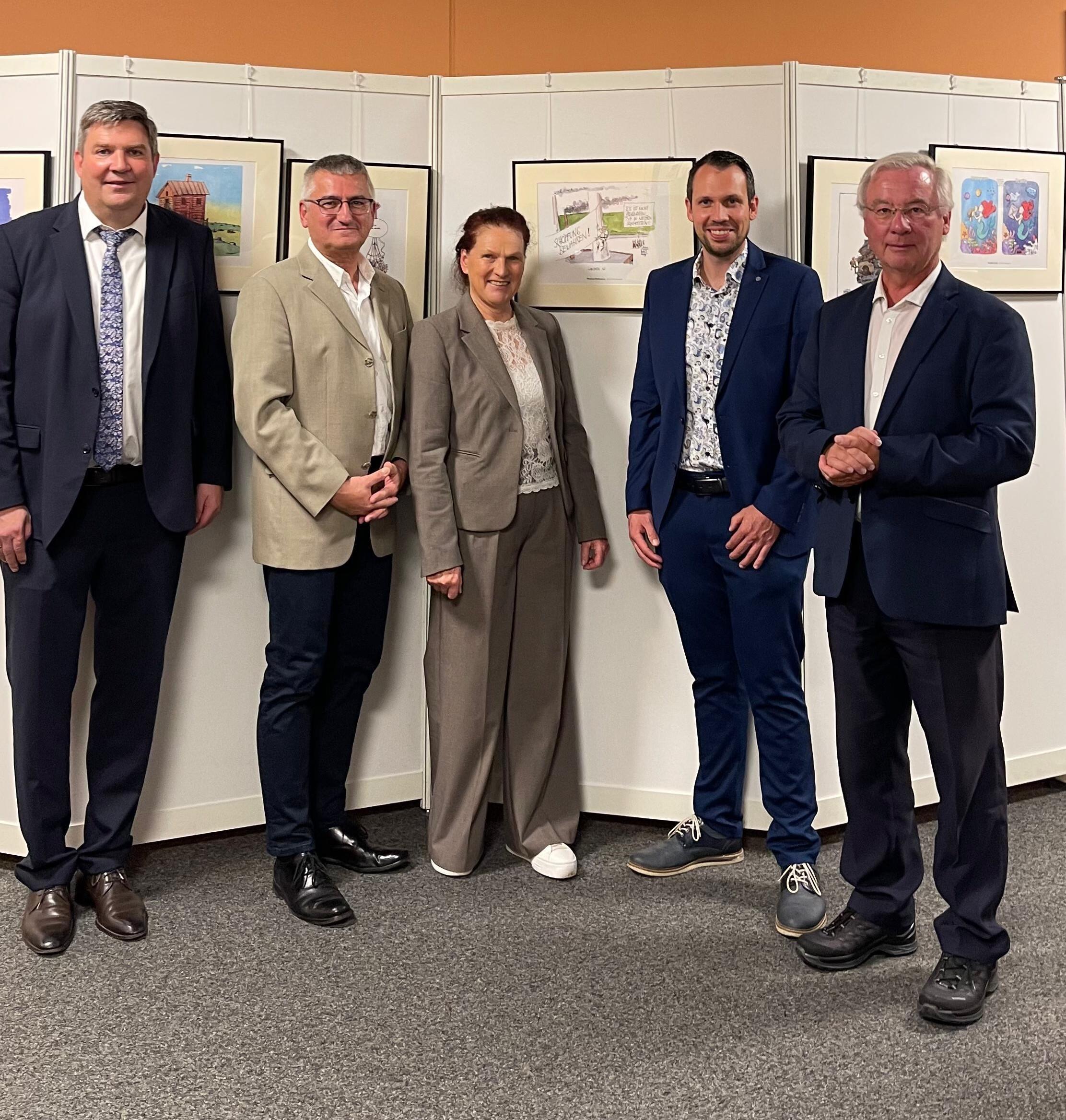 An der Eröffnung nahmen auch teil (von links): Landrat Markus Müller, Anton Stegmair, Bürgermeisterin Erika Schweizer, Alexander Böse, Dekan Johannes Schaufler