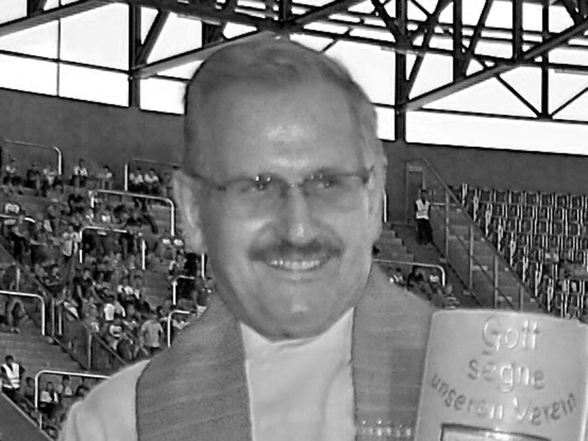 + Pfarrer i.R. Herbert Mayr (1939-2022) (Foto: FC Augsburg)